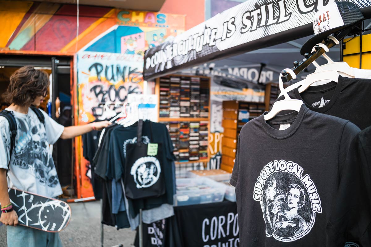 1-punkrockfleamarket_corporat_lunniss